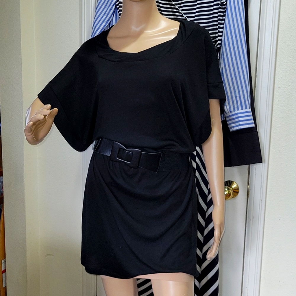 NWT Ya Los Angeles Black T-shirt Dress w/ Relaxed Fit and Belt